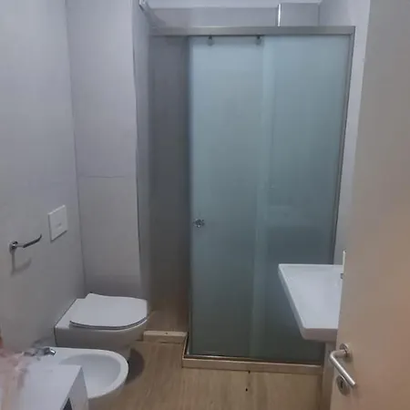 H&e Sea View 2-bedroom Qerret 아파트